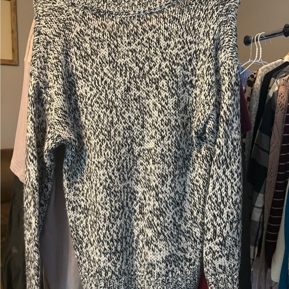 🖤 PINK by Victoria’s Secret Marled Knit V-Neck Sweater Size XS | Black & White - Picture 3 of 3